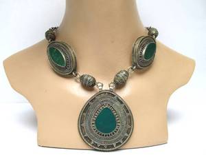 lot 18 image: Vintage Jerusalem Silver Pendant Necklace wGreen Stones