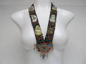 lot 28 image: Large Antique Oriental Necklace wGemstones & Carved Hardstone Plaques