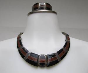 lot 58 image: LARGE Taxco Sterling 950 Silver Inlaid Onyx & Mahogany Obsidian&nbspNecklace & Matching Bracelet