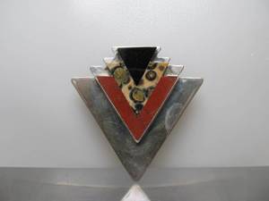 lot 71 image: Signed Inlaid Stone Sterling Silver Brooch by Great Falls Metal Works