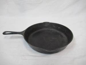 lot 2 image: Vintage Griswold  8 Cast Iron Skillet Pan with double pour spout Erie, PA. 704G