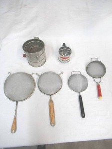 lot 20 image: Lot of Vintage Flour Sifters and Strainers