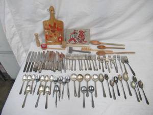 lot 22 image: Lot of Vintage Silverware & more