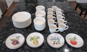 lot 34 image: Dinnerware Set. Paula Dean Orchard Harvest. K104.