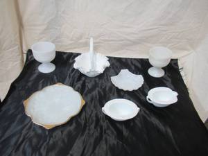 lot 62 image: Lot of various vintage Milk Glass pieces