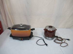 lot 152 image: Lot of 2 Westbend Cookers Ceramic Bean Pot with lid and Slow Cooker griddle with glass cover