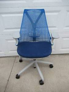 lot 163 image: Swivel Office Chair on wheels. Adjustable.