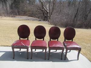 lot 197 image: 4 Burgundy Parson Dining Room Chairs