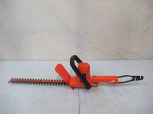 lot 186 image: Black & Decker 16 Electric Hedge Trimmer.