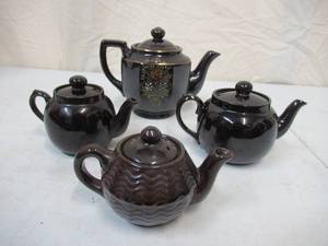 lot 187 image: Vintage lot of Brown Tea Pots