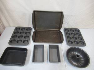 lot 194 image: Lot of various Cooking Pans Muffin Pan, Cookie Trays, Bread Pans, Bundt Pan