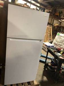 Vissani 18 cu. ft. Top Freezer Refrigerator DOE in White Customer Returns See Pictures
