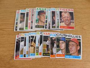(35) 1964 Topps Baseball Cards LK