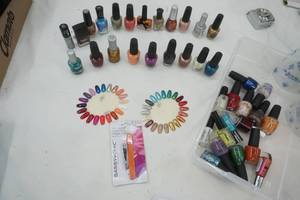 lot 17 image: Plastic Clear Container with Finger Variety of Nail Polish