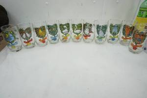 lot 24 image: 12 Days Of christmas Glass set (4th day is Missing)