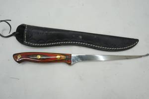 lot 32 image: Filet Knife with Leech Lake Sheath