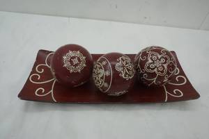 lot 49 image: Decorative Centerpiece Plate and 3 Round Balls