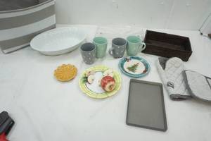 lot 64 image: Kitchenware Coffee Cups, Decorative Plates, basket, gray and white small basket, Pot Holders