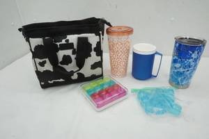 lot 73 image: Lunch Bag, 2 Cups, Reusable Iced Cubes