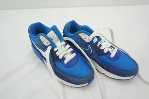lot 124 image: Lightly used Blue Nike Kids Shoe size 4
