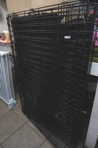 lot 133 image: Large Dog Crate