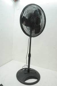 lot 136 image: Black Lasko 3 speed Standing Fan (adjustable height)