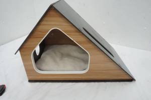 lot 141 image: Cat House