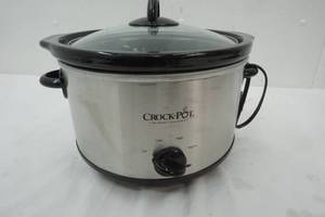 lot 160 image: Like New croc Pot