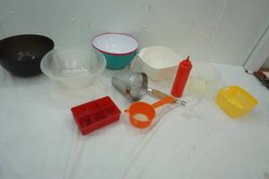 lot 177 image: Variety of Plastic Mixing Bowls, Ketchup bottle, Strainers, small yellow basket