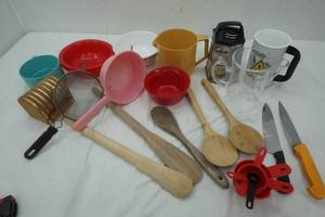 lot 178 image: Variety of Kitchenware, wood spoons, measuring cups, Cheese grater, coasters and more