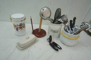 lot 179 image: Kitchenware, Paper towel holder, Butter dish and more