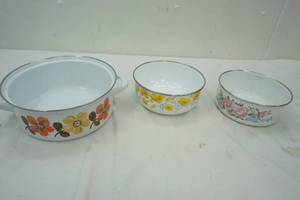 lot 183 image: 1-Austria Email Cookware pot(no covers), and 2 enamel bowls