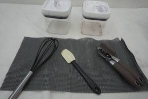 lot 184 image: Kitchen items, 2 small storage containers, spatula,