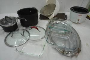 lot 186 image: Kitchenware, Pots, large strainers, 3 glass cooking dishes, Rice maker (missing cover) and more