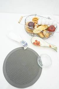 lot 198 image: Kitchen Decor & Spoon Rests