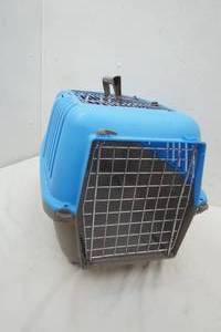 lot 235 image: Small Size Dog Pet Carrier