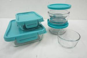 lot 254 image: Pyrex snapware and other storage