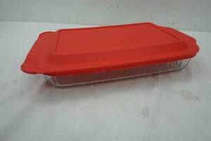 lot 256 image: Glass Pyrex Baking Dish with Cover