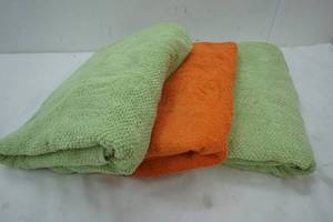 lot 263 image: 2 green towels and an Orange Thick Large Towel