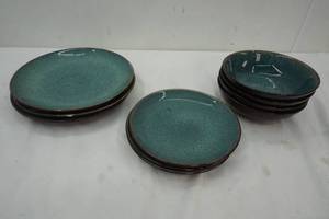 lot 265 image: Threshold Dishware Set
