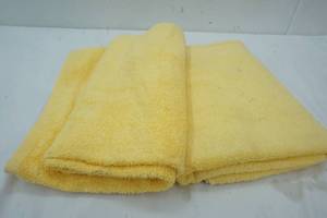 lot 266 image: 2 Yellow Large Thick Towels