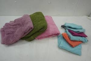 lot 269 image: Variety of Washcloths & Towels