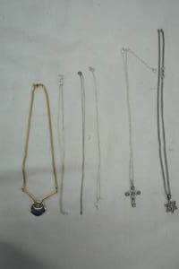 lot 282 image: Womens Cosmetic Jewelry