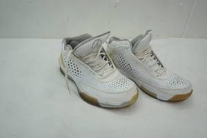 lot 316 image: Used Air Jordans Size 10.5 (white)