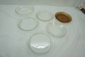 lot 340 image: Glass Pie Baking Dishes