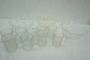 lot 348 image: Glassware 9 Drinking Cups & 3 Glass Salad Bowls