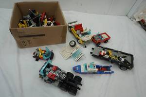 lot 351 image: Large Lot of Legos