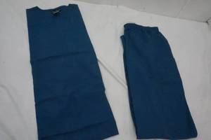 lot 356 image: New 3XL Womens Cherokee teal  Scrubs Top & Pants
