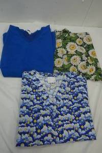 lot 358 image: 3XL Womens Scrub Tops