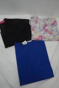 lot 361 image: 3XL Womens Scrub Tops